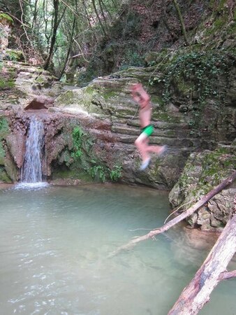 not only kids have much fun jumping into the pool